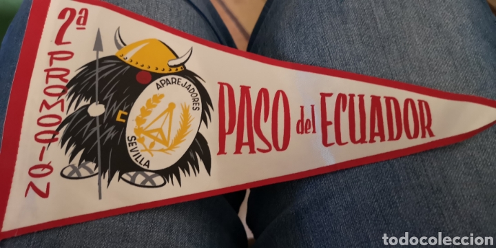 Galhardetes de cole&ccedil;&atilde;o: Bander&iacute;n de la segunda promoci&oacute;n de Aparejadores de Sevilla paso del ecuador