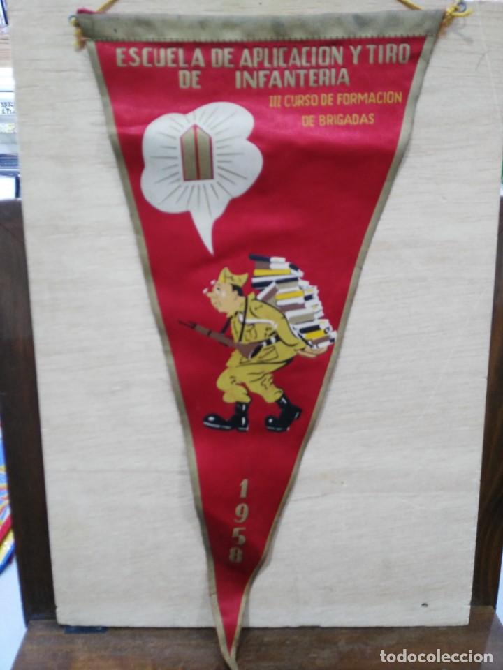 Banderines de colecci&oacute;n: Bander&iacute;n Escuela de Aplicaci&oacute;n y Tiro de Infanter&iacute;a - III Curso de Formaci&oacute;n de Brigadas - 1958
