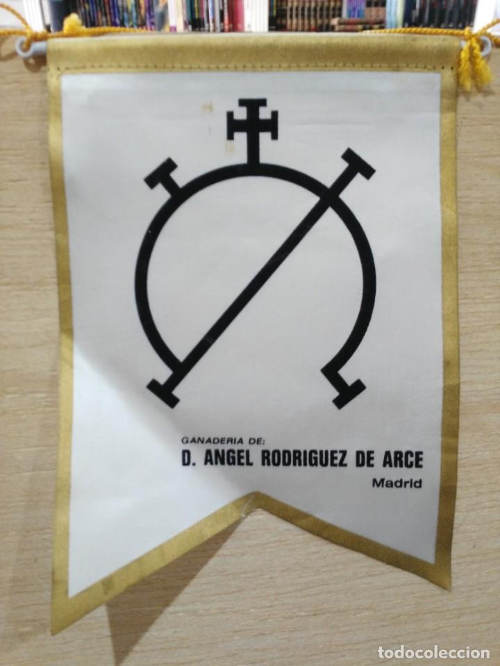 Galhardetes de cole&ccedil;&atilde;o: Bander&iacute;n Ganader&iacute;a D. &Aacute;ngel Rodr&iacute;guez de Arce - Madrid