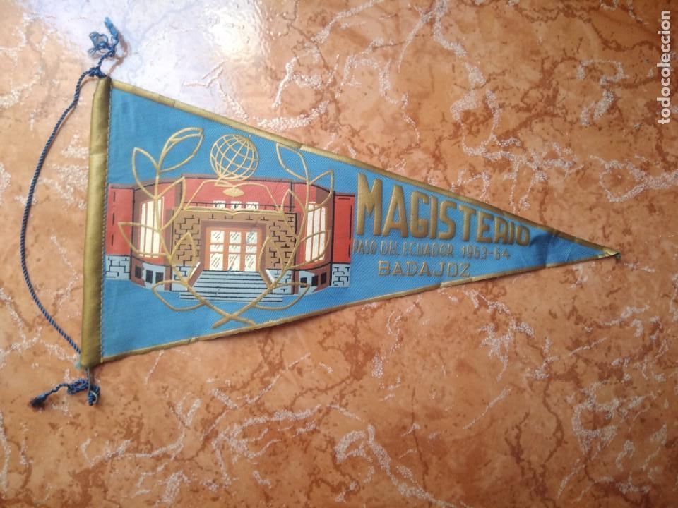 Galhardetes de cole&ccedil;&atilde;o: Banderin magisterio, paso del ecuador, 1963-64, Badajoz.