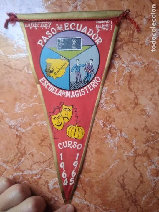 Galhardetes de cole&ccedil;&atilde;o: Banderin Paso del ecuador, escuela de magisterio, badajoz, curso 1964-65