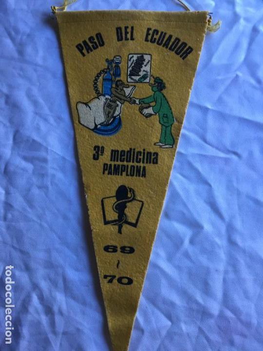Sammlung von Wimpeln: PASO DEL ECUADOR 3&ordm; DE MEDICINA PAMPLONA 69 - 70