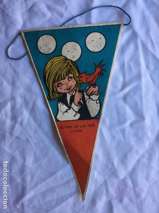 Sammlung von Wimpeln: EL PA&Iacute;S DE LAS TRES LUNAS