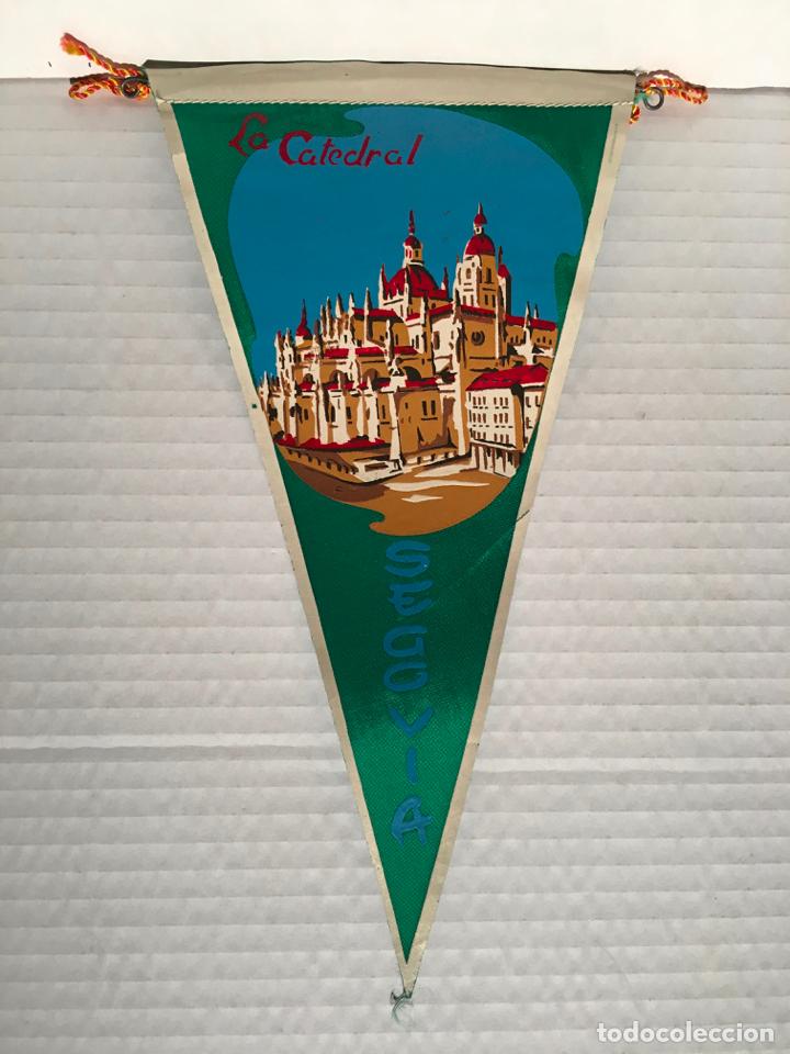 Galhardetes de cole&ccedil;&atilde;o: BANDERIN CATEDRAL DE SEGOVIA A&Ntilde;OS 60