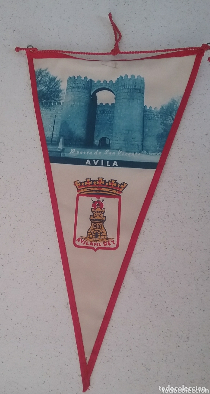 Sammlung von Wimpeln: &Aacute;VILA, &Aacute;vila del Rey, Puerta de San Vicente. BANDER&Iacute;N.