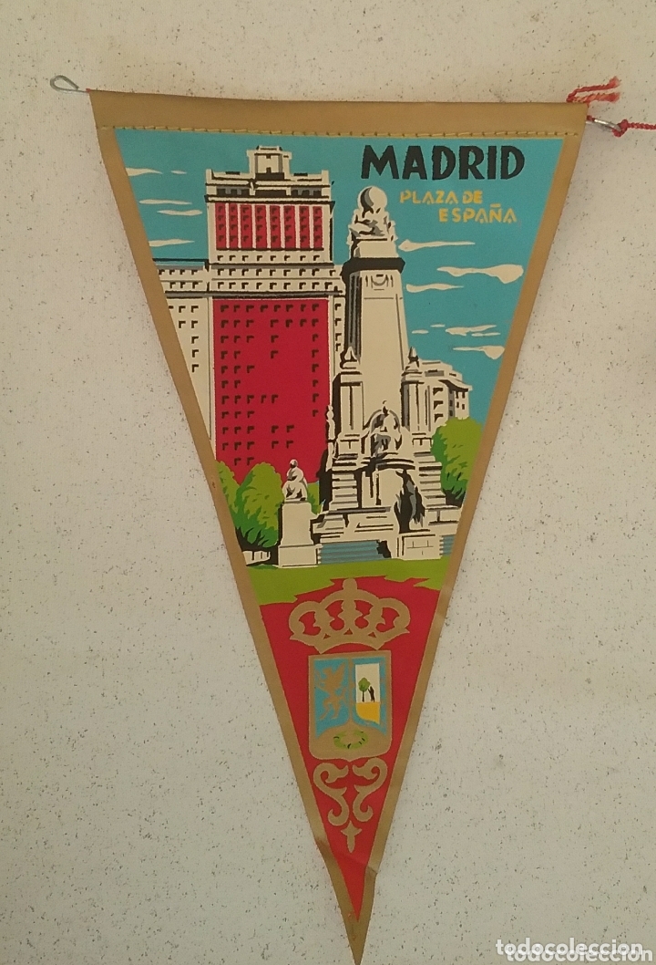 Sammlung von Wimpeln: MADRID, Plaza de Espa&ntilde;a, BANDER&Iacute;N.
