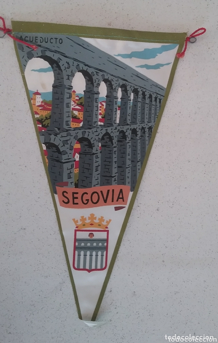 Sammlung von Wimpeln: Acueducto SEGOVIA, BANDER&Iacute;N.