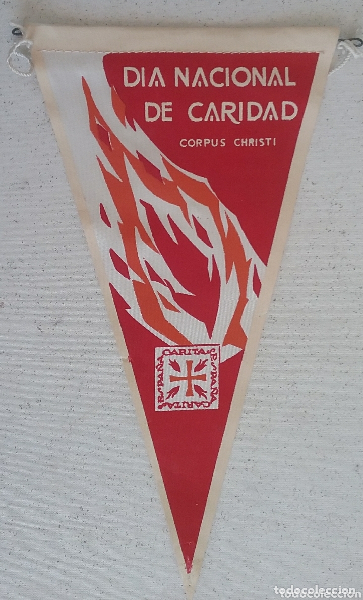 Sammlung von Wimpeln: D&Iacute;A NACIONAL DE CARIDAD, Corpus Christi, C&Aacute;RITAS, BANDER&Iacute;N.