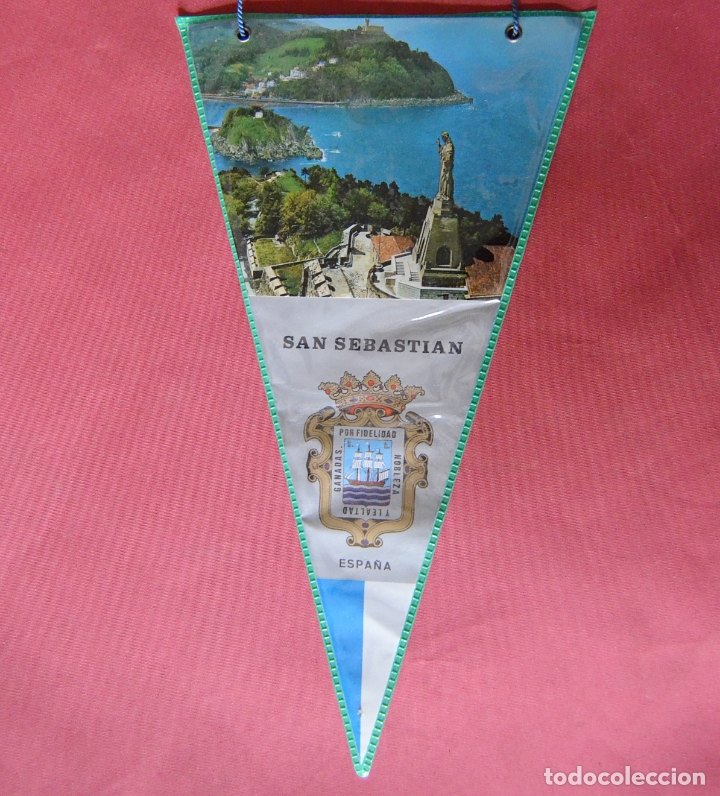 Sammlung von Wimpeln: SAN SEBASTIAN - VISTA Y ESCUDO - BANDERIN A&Ntilde;OS 60 O 70