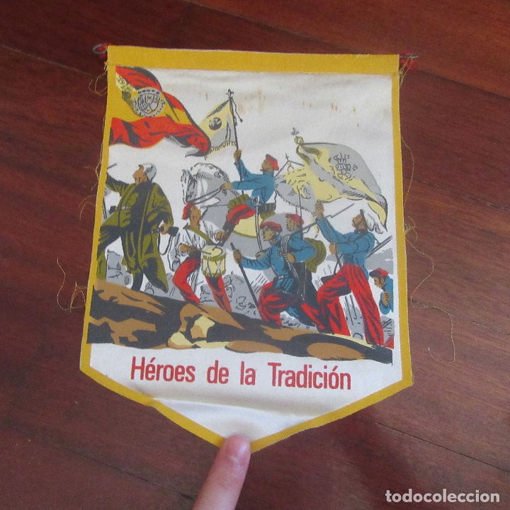 Bandierine di collezione: antiguo banderin franquista carlista requete