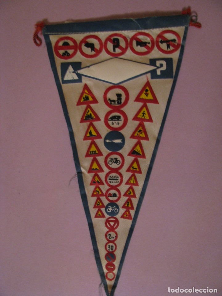 Collection pennants: BANDERIN SE&Ntilde;ALES DE TRAFICO. DE TELA. 26X13 CM.