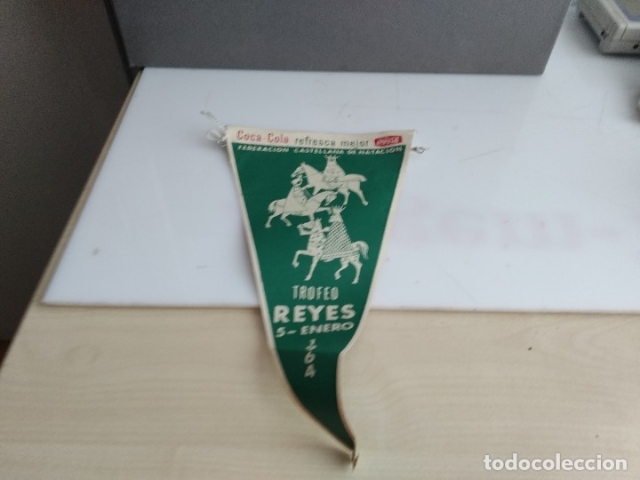 Sammlung von Wimpeln: ANTIGUO BANDERIN DE TELA DE  COCA COLA NATACION  REYES MAGOS