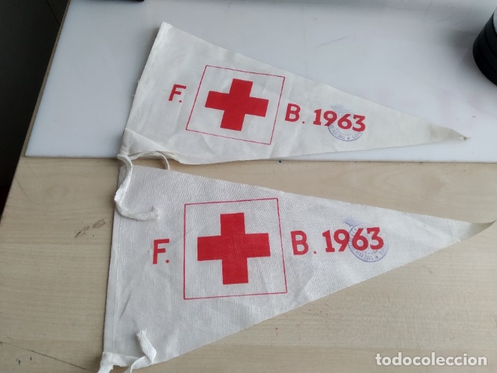 Sammlung von Wimpeln: antiguo banderin de   cruz roja