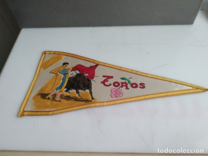 Sammlung von Wimpeln: ANTIGUO BANDERIN DE TELA TOROS PINTADO A MANO