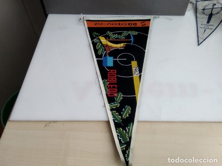 Sammlung von Wimpeln: ANTIGUO BANDERIN DE TELA PRIMERA PROMACION ROBLEDO