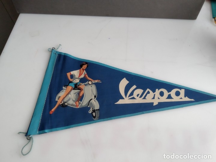 Sammlung von Wimpeln: ANTIGUO BANDERIN DE TELA DE LA MOTO MITICA VESPA