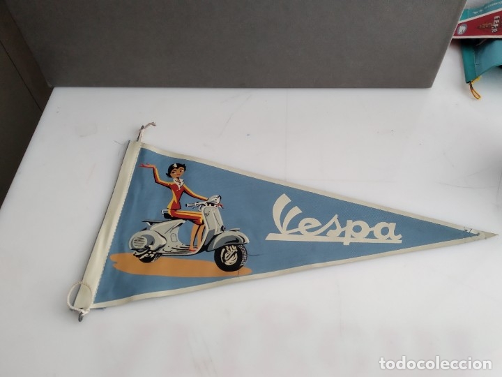 Sammlung von Wimpeln: ANTIGUO BANDERIN DE TELA DE LA MOTO MITICA VESPA