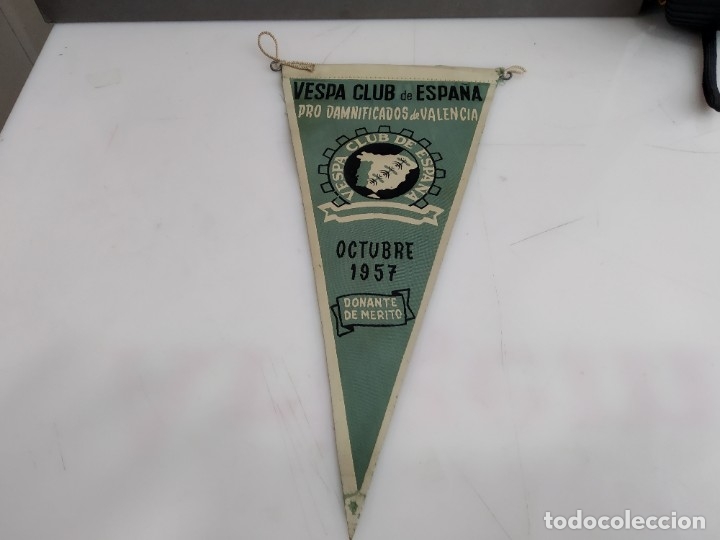 Collection pennants: ANTIGUO BANDERIN DE TELA DE LA MOTO MITICA VESPA PRO DAMNIFICADOS DE VALENCIA