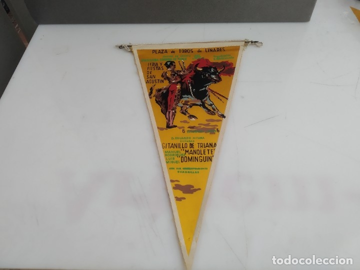 Bandierine di collezione: ANTIGUO BANDERIN DE TELA  TOROS MANOLETE PLAZA LINARES  MUERTE MANOLETE