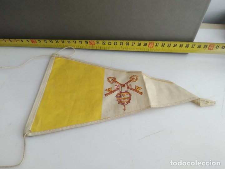 Bandierine di collezione: ANTIGUO BANDERIN DE TELA VATICANO PAPA