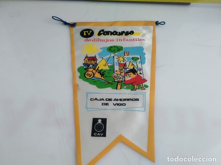 Fanions de collection: ANTIGUO BANDERIN DE TELA CAJA DE VIGO