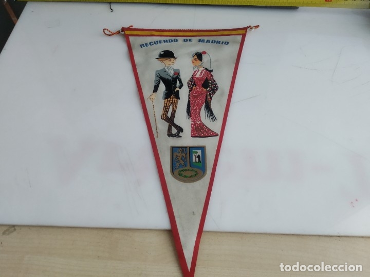 Fanions de collection: ANTIGUO BANDERIN DE TELA RECUERDO DE MADRID