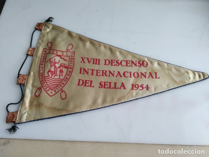 Fanions de collection: ANTIGUO BANDERIN DESCENSO DEL SELLA