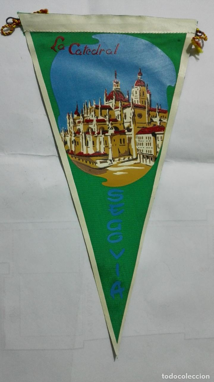 Fanions de collection: ANTIGUO BANDERIN, CATEDRAL DE SEGOVIA, MEDIDA 27 CM