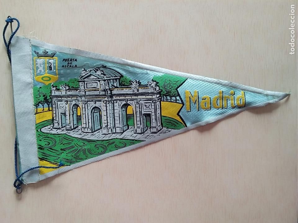 Sammlung von Wimpeln: BANDERIN MADRID PUERTA DE ALCALA