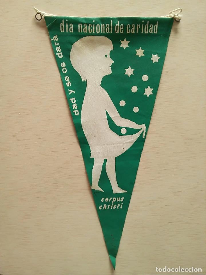 Sammlung von Wimpeln: BANDERIN DIA NACIONAL DE CARIDAD CORPUS CHRISTI