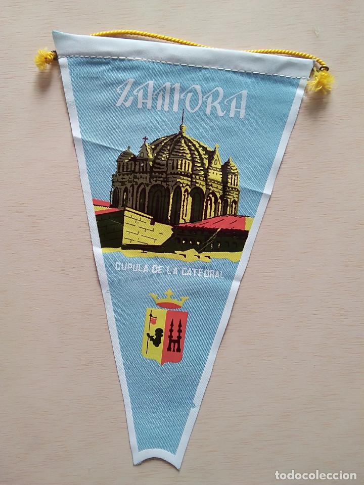 Sammlung von Wimpeln: BANDERIN ZAMORA CUPULA DE LA CATEDRAL