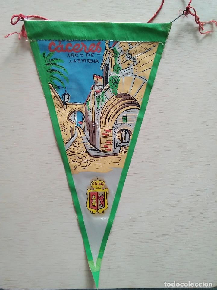 Sammlung von Wimpeln: BANDERIN CACERES ARCO DE LA ESTRELLA
