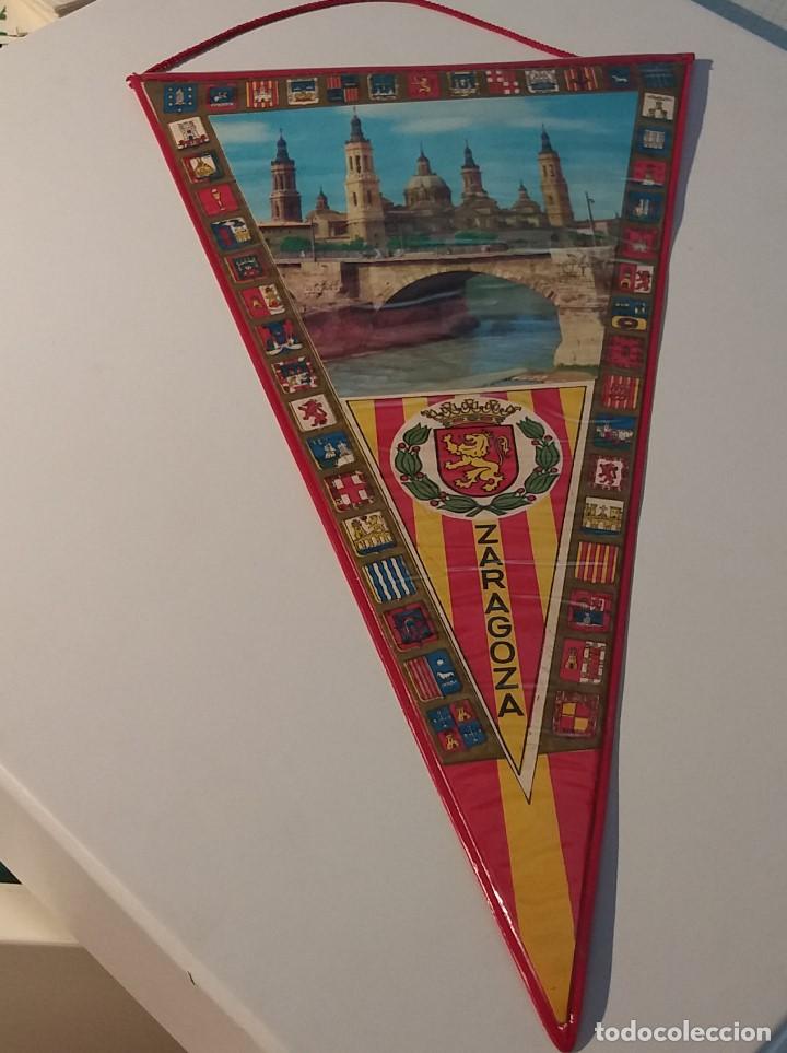 Banderines de colecci&oacute;n: Banderin de Zaragoza. Con escudos de las provincias espa&ntilde;olas. Plastificado. A&ntilde;os 60