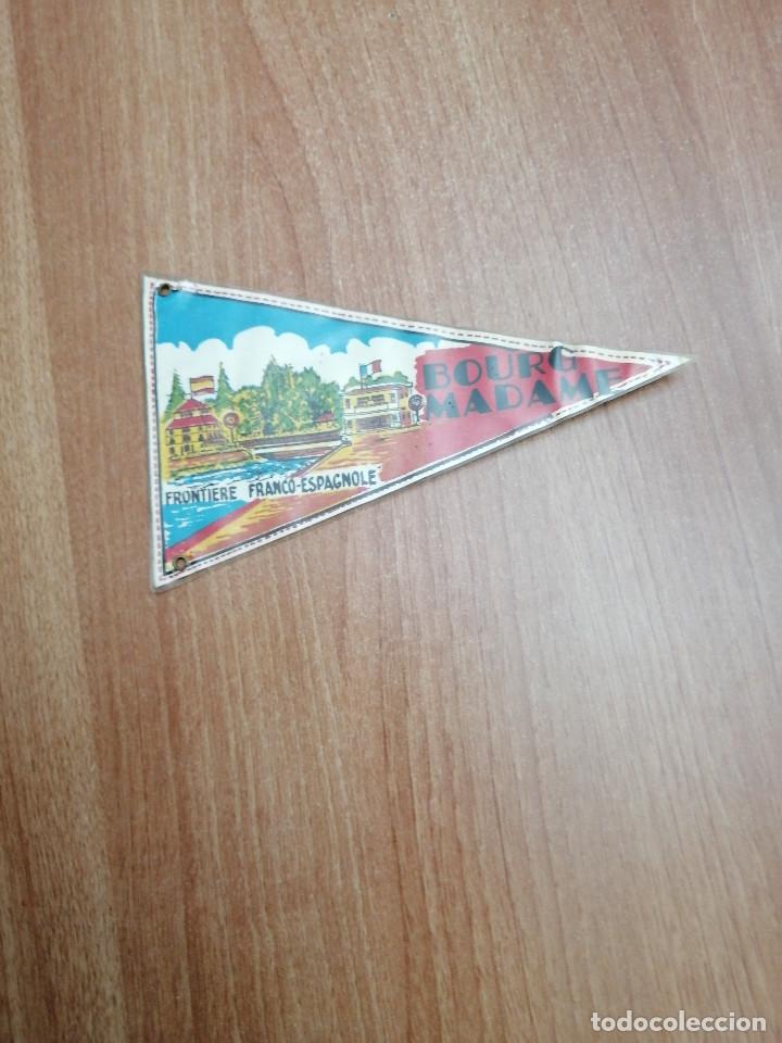 Collection pennants: BANDERIN DE BOURG MADAME