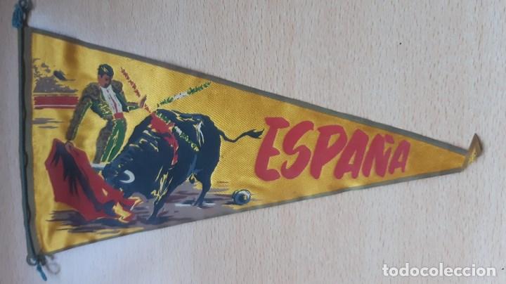 Sammlung von Wimpeln: BANDERIN DE ESPA&Ntilde;A CON IMAGEN DE TORERO Y TORO