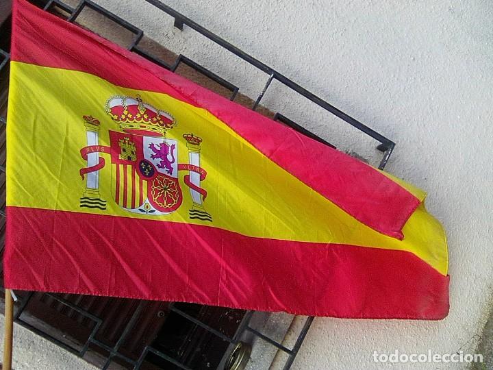 Galhardetes de cole&ccedil;&atilde;o: Bandera de Espa&ntilde;a con m&aacute;stil.- 180 cm.