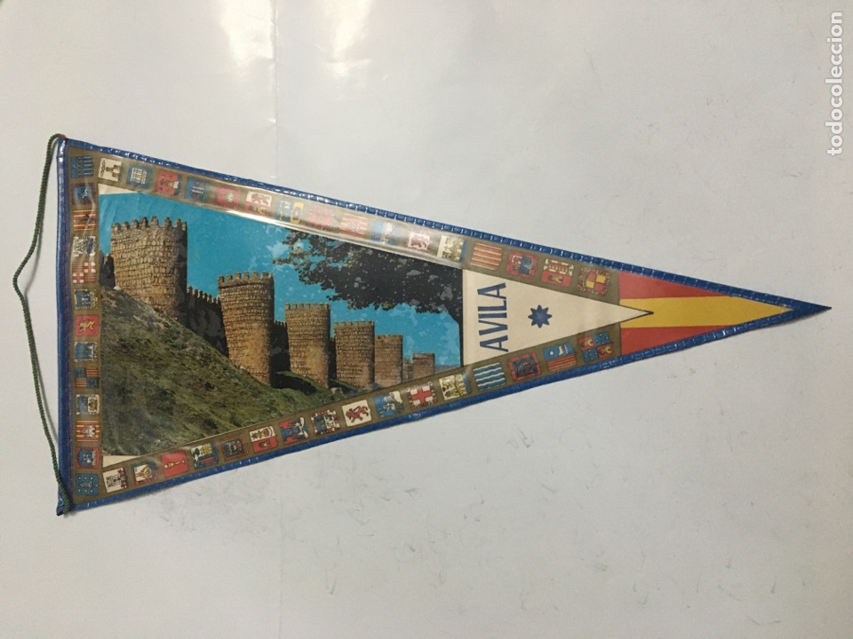 Galhardetes de cole&ccedil;&atilde;o: BANDER&Iacute;N. &Aacute;VILA.