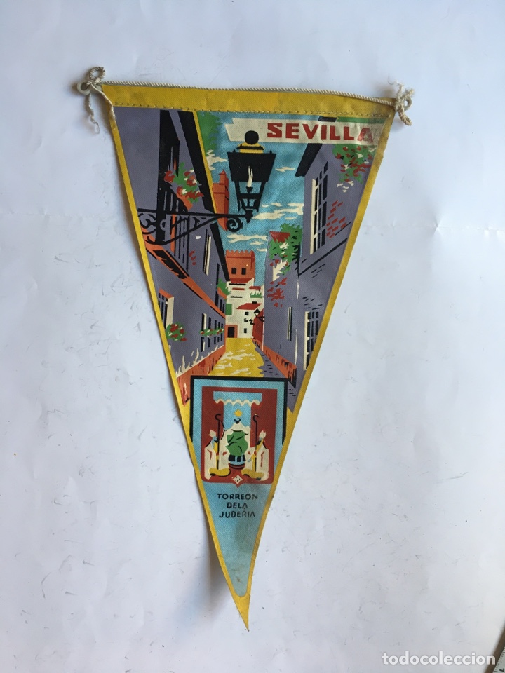 Sammlung von Wimpeln: BANDER&Iacute;N. SEVILLA. TORRE&Oacute;N DE LA JUDER&Iacute;A.