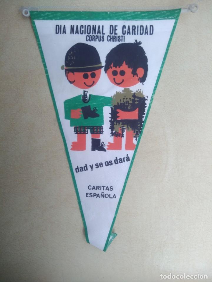 Banderines de colecci&oacute;n: Antiguo banderin dia nacional de la caridad corpus christi, caritas espa&ntilde;ola