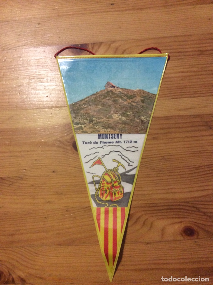 Bandierine di collezione: Banderin Montseny Tur&oacute; de l'home con mochila excursionista