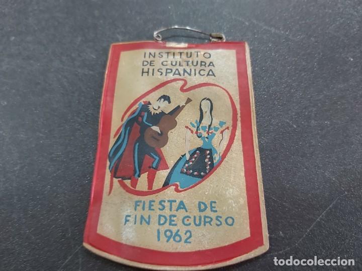 Collection pennants: ANTIGUO BANDERIN instituro cultura hispanica 1962