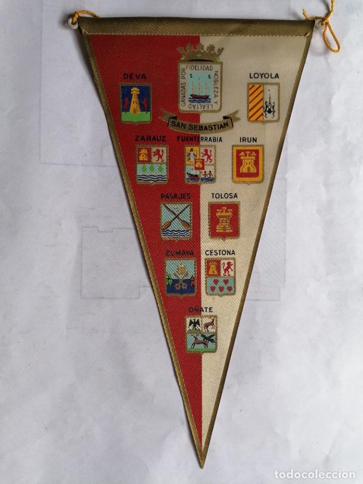 Fanions de collection: BANDERIN SAN SEBASTIAN CON LOS ESCUDOS DE VARIAS POBLACIONES, A&Ntilde;OS 60
