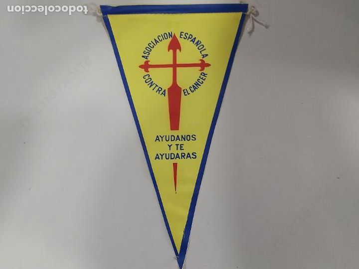 Collection pennants: BANDERIN ANTIGUO DE ASOCCINANCION CONTRA EL CANCER