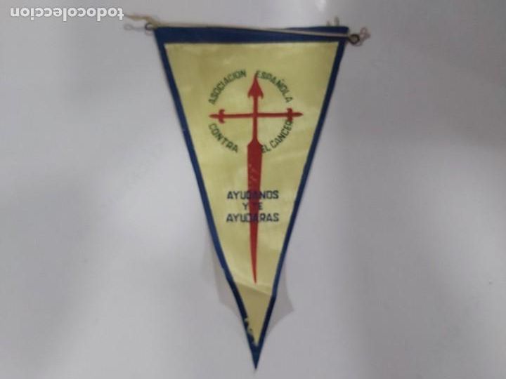 Collection pennants: BANDERIN ANTIGUO DE ASOCCINANCION CONTRA EL CANCER