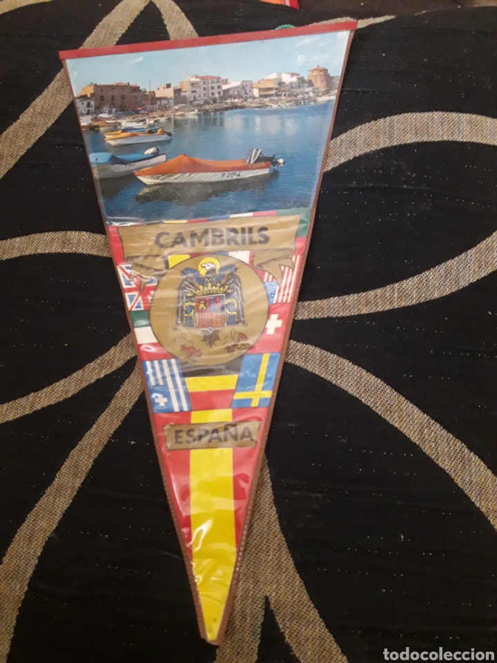 Fanions de collection: Antiguo bander&iacute;n de Cambrils, con escudo franquista