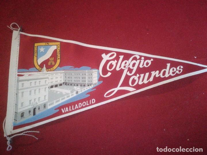 Galhardetes de cole&ccedil;&atilde;o: Bander&iacute;n de el Colegio LOURDES DE VALLADOLID EN UN ESTADO IMPECABLE. DIFICIL DE ENCONTRAR Y MAS ASI.