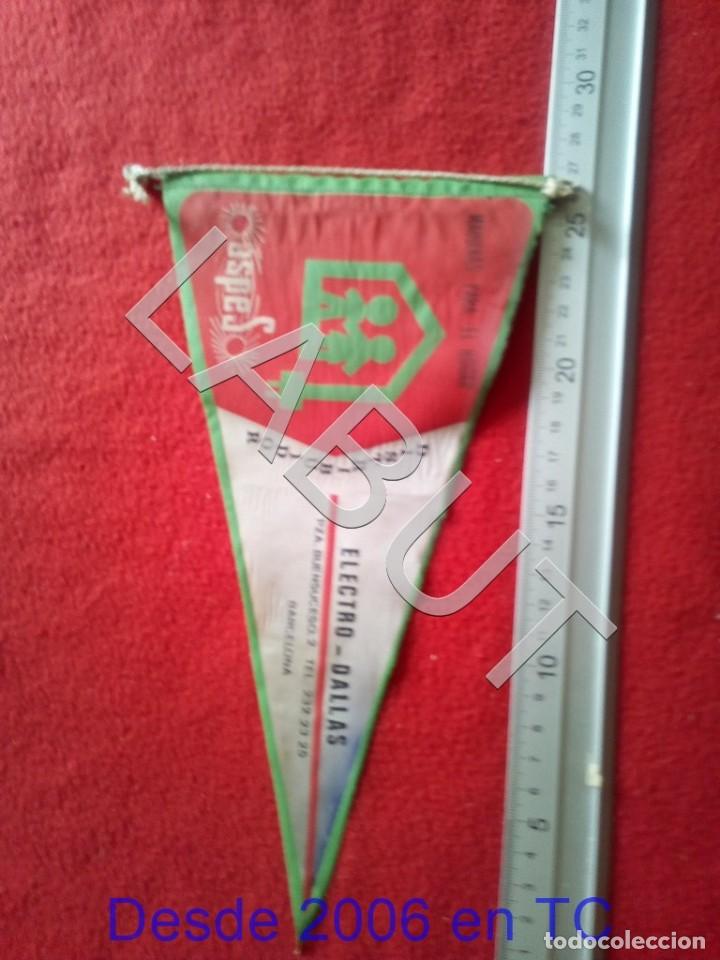 Sammlung von Wimpeln: BANDERIN ELECTRO DALLAS BARCELONA ASPES