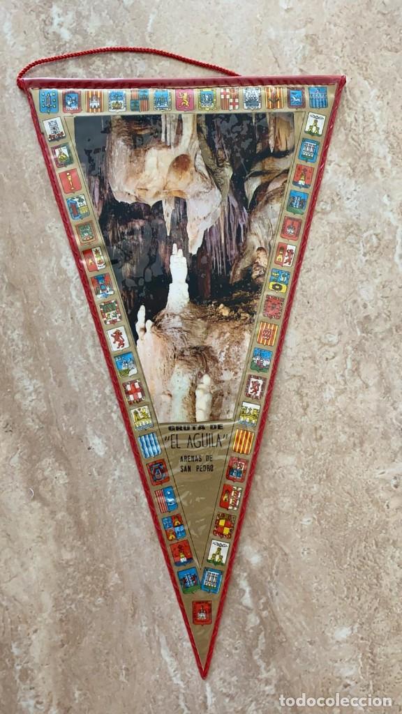 Fanions de collection: BANDERIN ANTIGUO GRUTA DEL AGUILA ARENAS DE SAN PEDRO AVILA