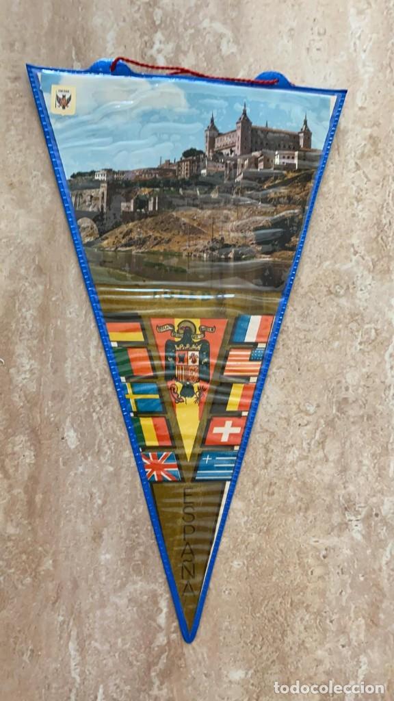 Fanions de collection: BANDERIN ANTIGUO DE ESPA&Ntilde;A, AL FONDO EL ALCAZAR DE TOLEDO Y EL RIO TAJO