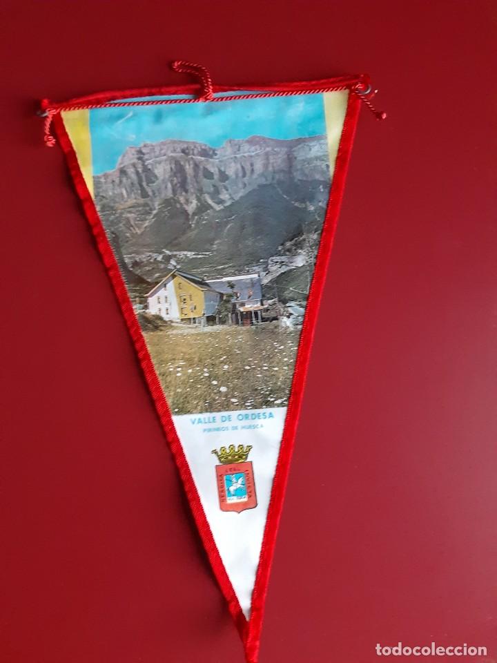 Sammlung von Wimpeln: 6 BANDERINES TUR&Iacute;STICOS EN TELA A&Ntilde;OS 60 (varios)